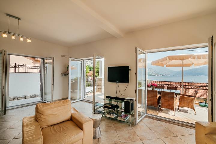Ferienhaus für 9 Personen, mit Ausblick und Garten sowie Meerblick in Montenegro - 2