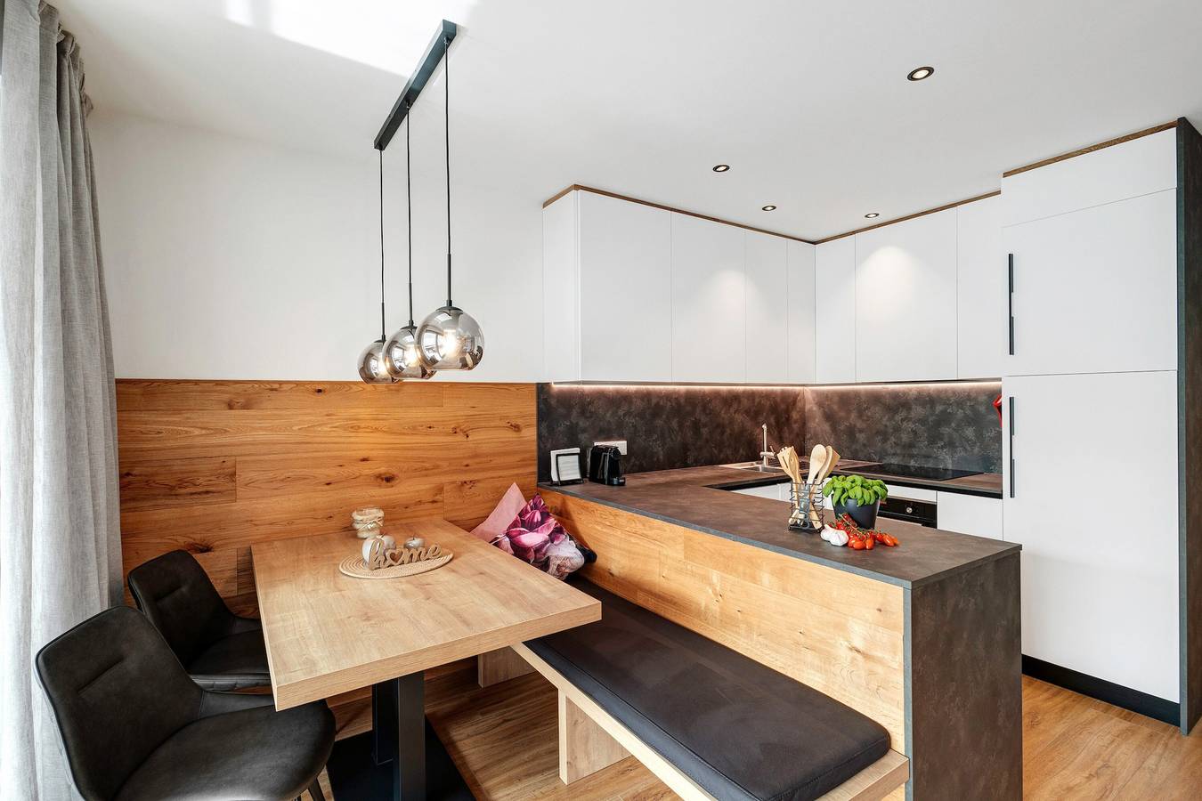 Ganze Wohnung, Ferienwohnung 'Sonnlicht' mit Bergblick, privater Terrasse und Wi-Fi in Pfalzen, Dolomiti Superski
