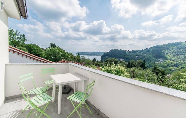 Ferienwohnung für 4 Personen, mit Terrasse in Portoroz - 2