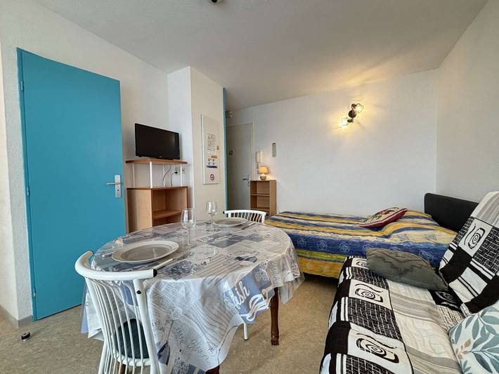 Gîte pour 3 personnes, avec Piscine et Vue sur le lac dans Port des Minimes - 2
