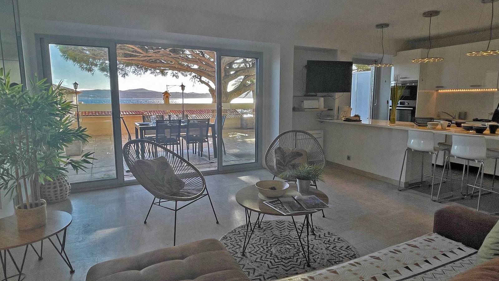 Ganze Ferienwohnung, 3-Zimmer-Wohnung Duplex - 4/5 Personen - Meerblick - Klimaanlage - Wifi - Stadtzentrum - Sainte Maxime in Sainte-Maxime, Draguignan Region