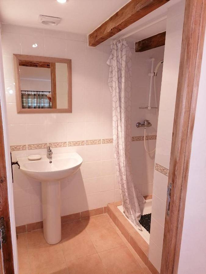 Comfort Triple Room with Shower in Caromb, Parc naturel régional du Mont-Ventoux