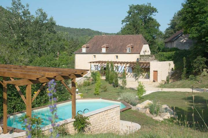 Location de vacances pour 8 personnes, avec sauna et jardin ainsi que piscine et jacuzzi, animaux acceptés à Auriac-du-Périgord