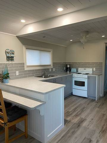 Cottage Rentals for 2 Guests in Sylvan Lake, Alberta, Picture 4