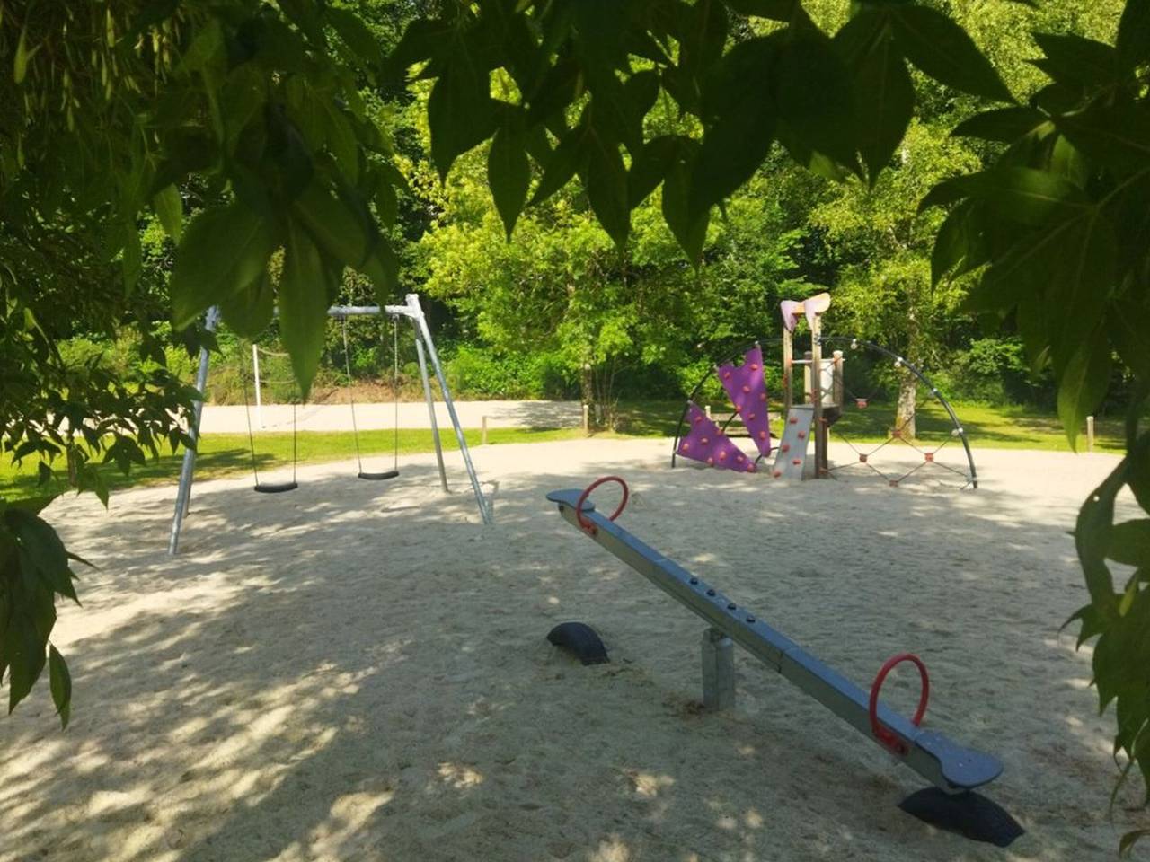 Mobil-home 6 pers. - Terrasse au Camping Saint-Gérons in Saint-Gérons, Région d'Aurillac