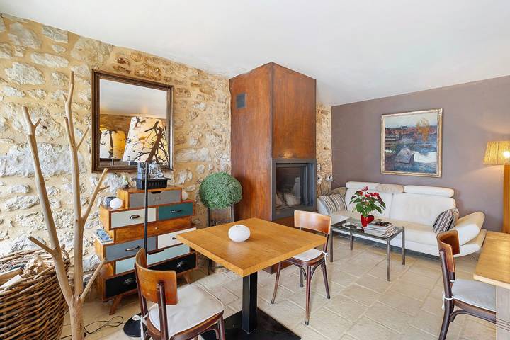 Guest Room "Chambre Grise" with Shared Pool, Near Sarlat in Proissans, Périgord Noir