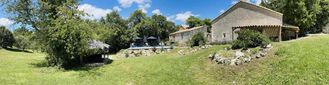 Location de vacances pour 5 personnes, avec piscine ainsi que vue et jardin à Anthé - 2