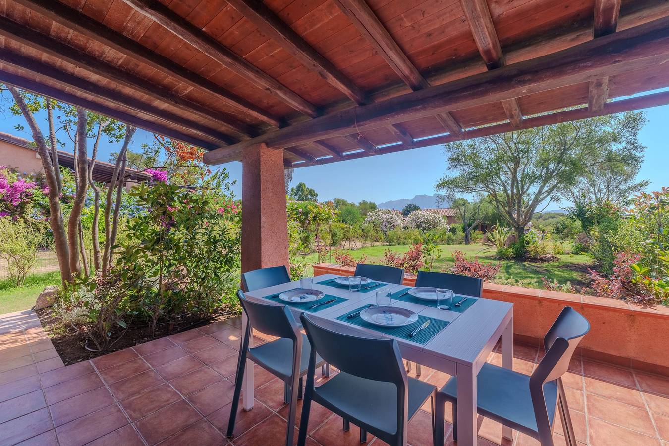 Ganze Wohnung, Ferienwohnung 'I Sugheri' mit privater Terrasse, privatem Garten und Klimaanlage in Porto Istana, Olbia