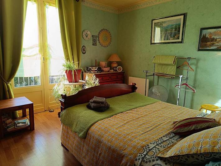 Chambre d’hôte pour 2 personnes, avec balcon ainsi que vue et jardin, adapté aux familles à Nantheuil - 4