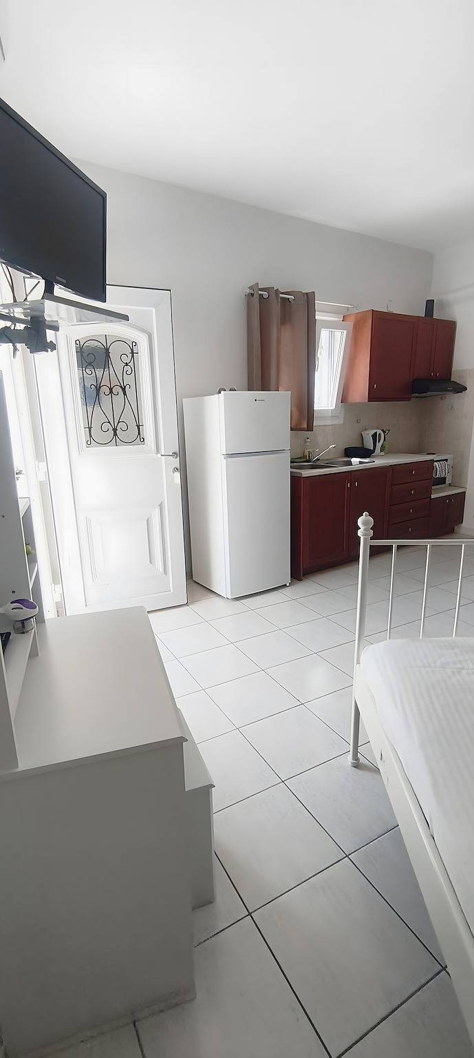 Entire studio, Studio Apartment 'Merichas 7 Irida' with Mountain View, Wi-Fi and Air Conditioning in Kythnos
