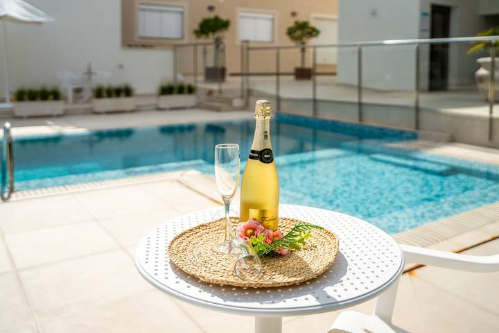 Apartamento de vacaciones para 4 personas, con terraza y piscina - 1