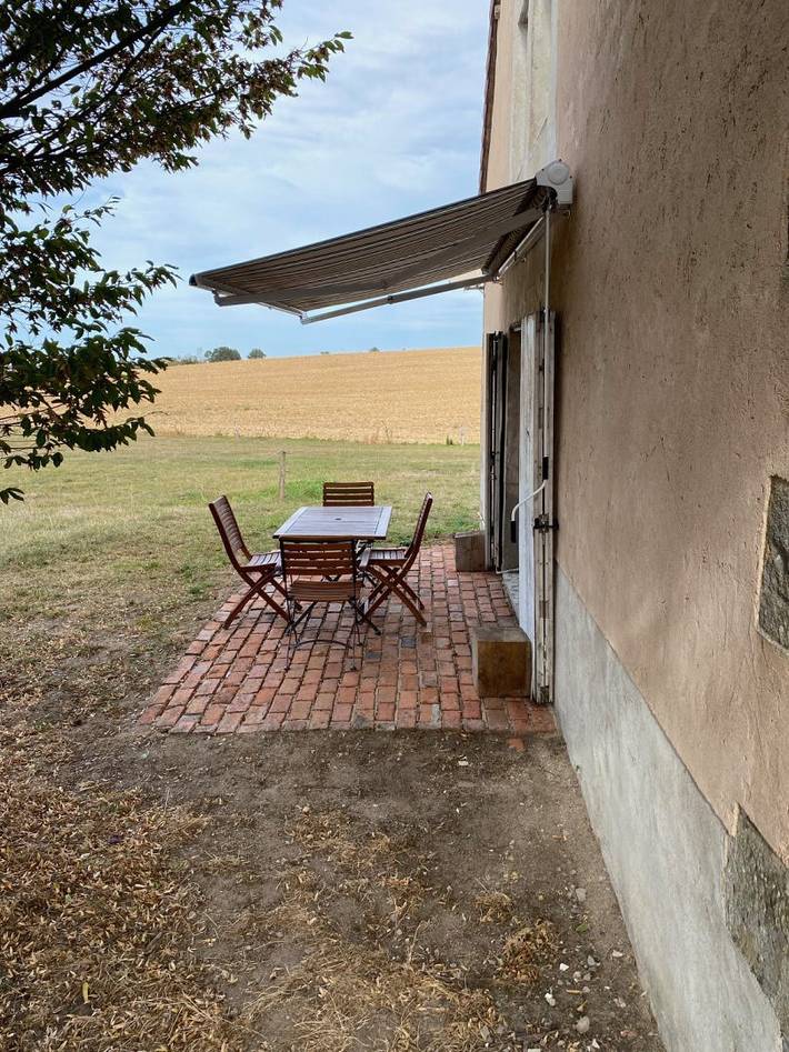 Gîte pour 10 personnes, avec terrasse ainsi que jardin et jacuzzi dans Allier - 2