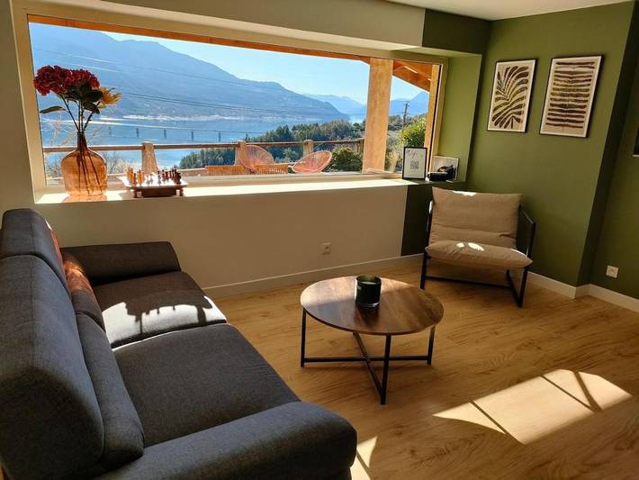 Maison de vacances pour 14 personnes, avec Balcon et Terrasse ainsi que Jardin et Vue sur le lac à Savines-le-Lac