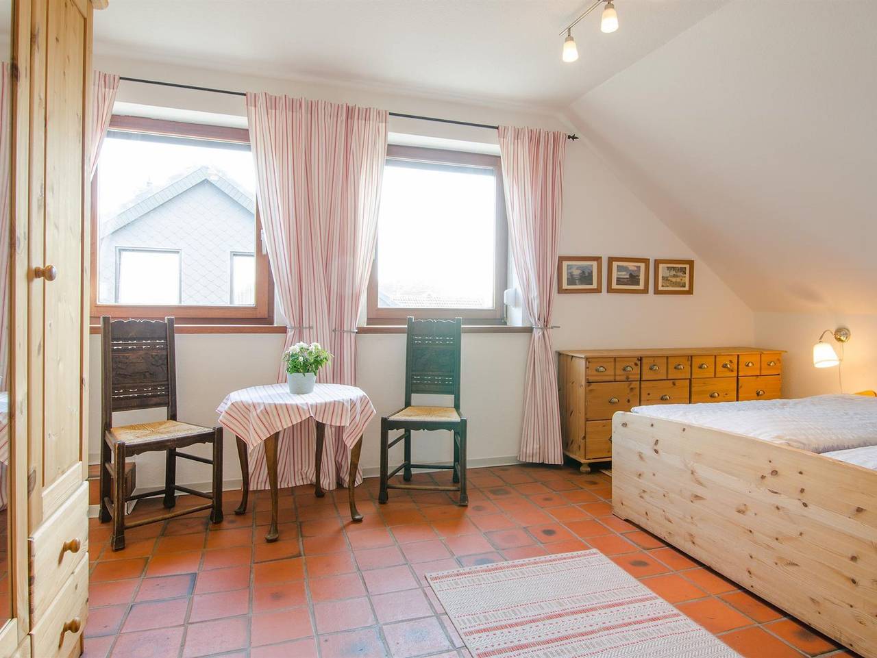 Ganze Ferienwohnung, Ferienwohnung Weide - Appartement/Fewo, Dusche, Wc, Wohn-/Schlafraum in Kieler Förde, Heikendorf