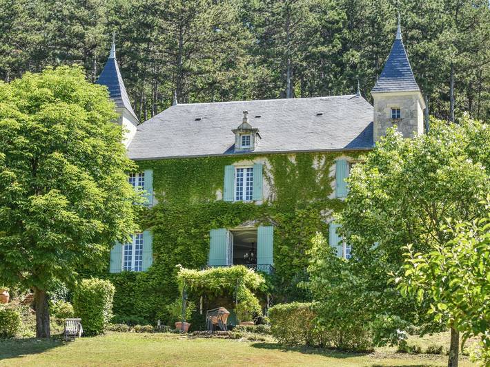 Location de vacances pour 9 personnes, avec Balcon et Terrasse ainsi que Jardin et Piscine à Duravel