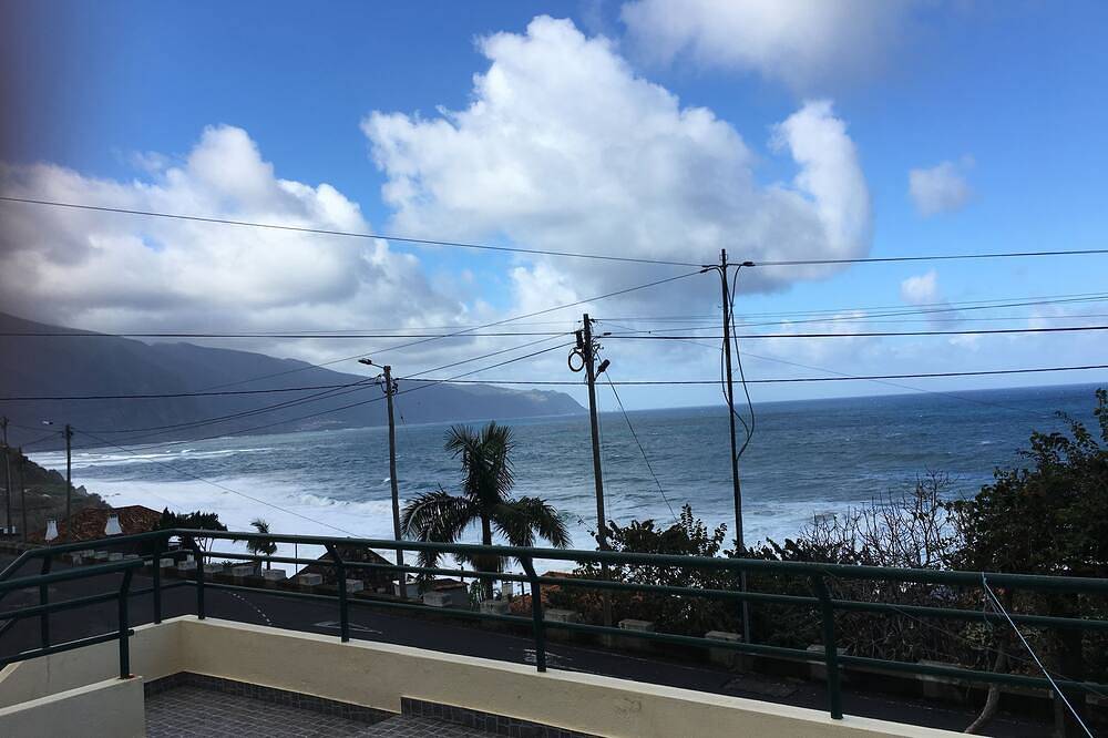 Casa Carvoeiro, Vista Al Mar Y La Montaña! in Ponta Delgada (Madeira), Isla de Madeira