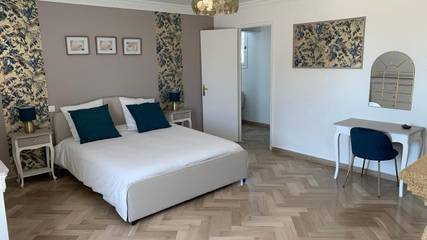 Gîte pour 3 personnes, avec jardin ainsi que terrasse et piscine à Lambesc