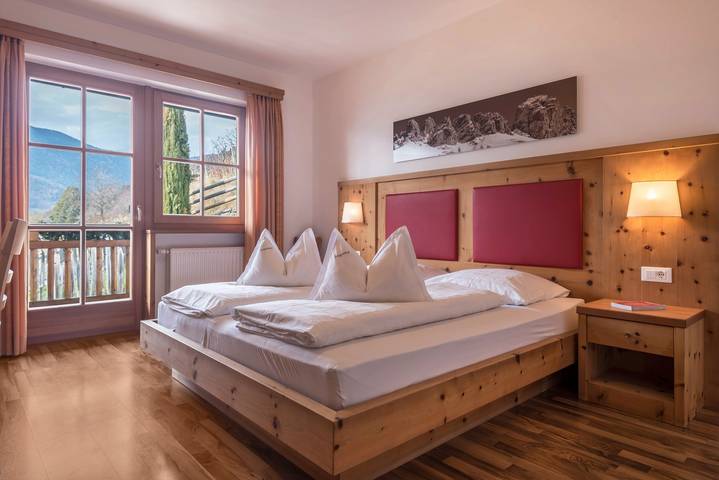 Hel lägenhet, Holiday Apartment 'Riegelehof 3' with Balcony, Garden & Wi-Fi in Lajen, Dolomiti Superski