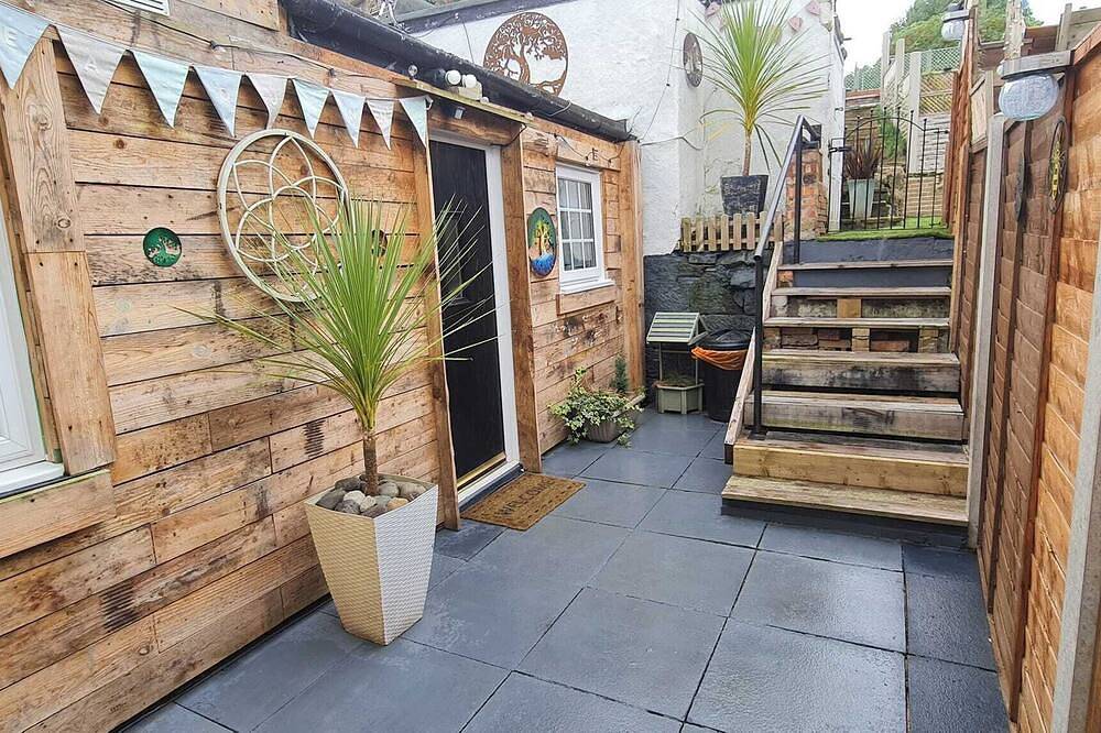 Welcome to Sea Quinn Views Annex...\ncoastal Charm at Your Doorstep in Merseyside