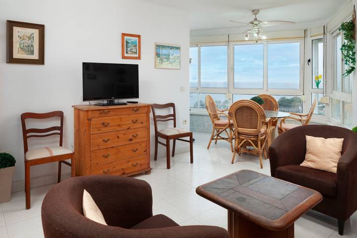 Entire apartment, Apartment "Junto a la Playa A11" with Sea View, Shared Pool & Wi-Fi in Torrox Costa, Torrox