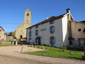 Chambre d’hôte pour 4 personnes, avec jardin et piscine à Anjeux