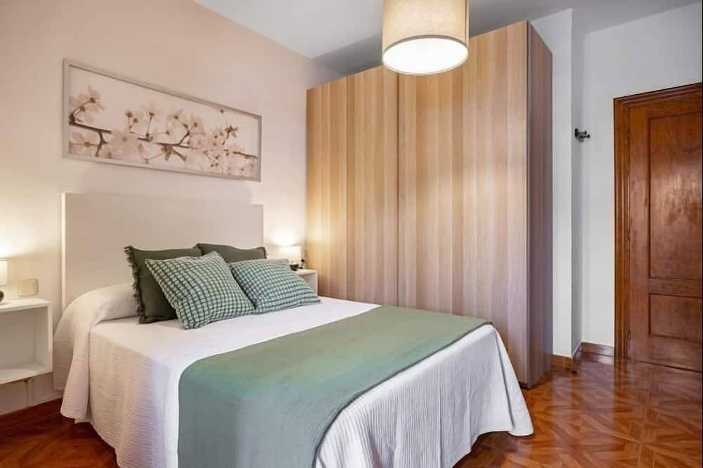 Ganze Wohnung, Apto Isalba - apartment in central Llanes, Northern Spain | 5 guests in Llanes, Costa Verde (Spanien)