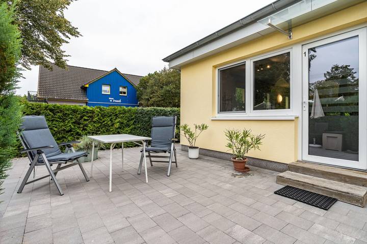 Appartement entier, Appartement 'Prerow Am Deich - Ferienwohnung 1' avec terrasse privée et Wi-Fi in Prerow, Péninsule Fischland-Darss-Zingst