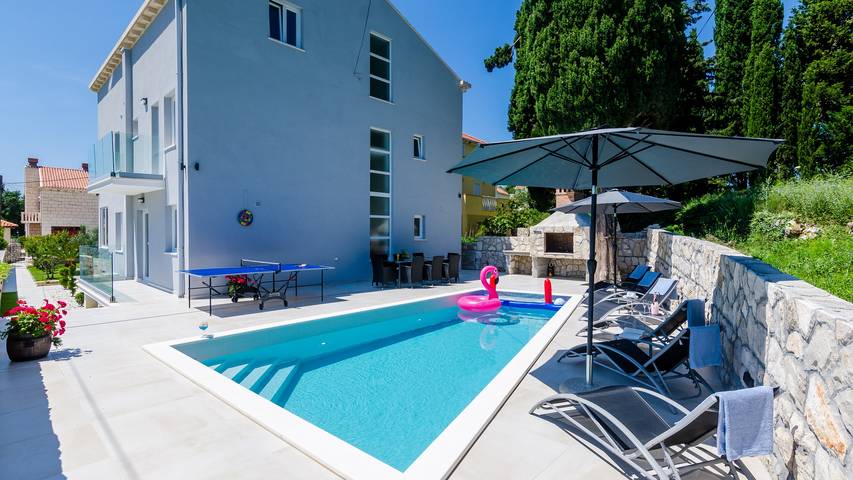 Vakantiehuis voor 8 personen, with sauna and tuin as well as terras, kindvriendelijk in Zaton