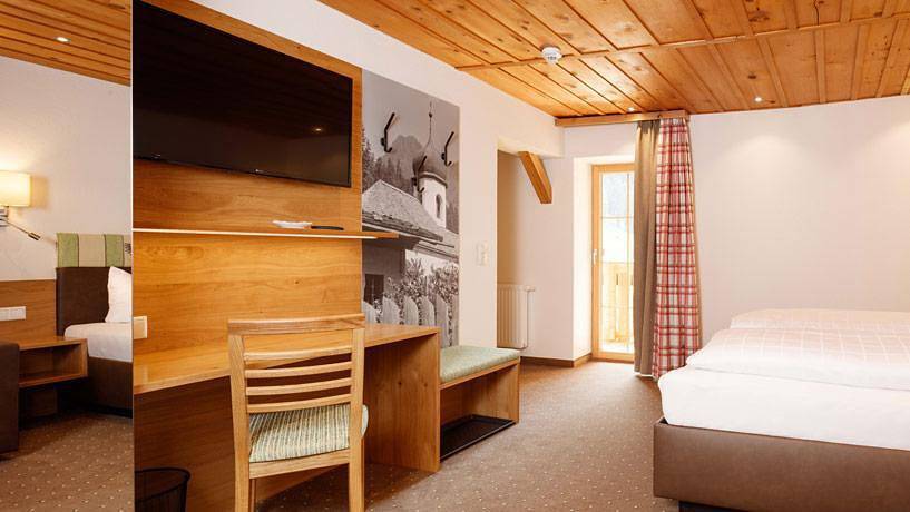 Adlerzimmer mit Balkon (max. 4 Personen) in Hinterhornbach, Allgäuer Alpen (Österreich)