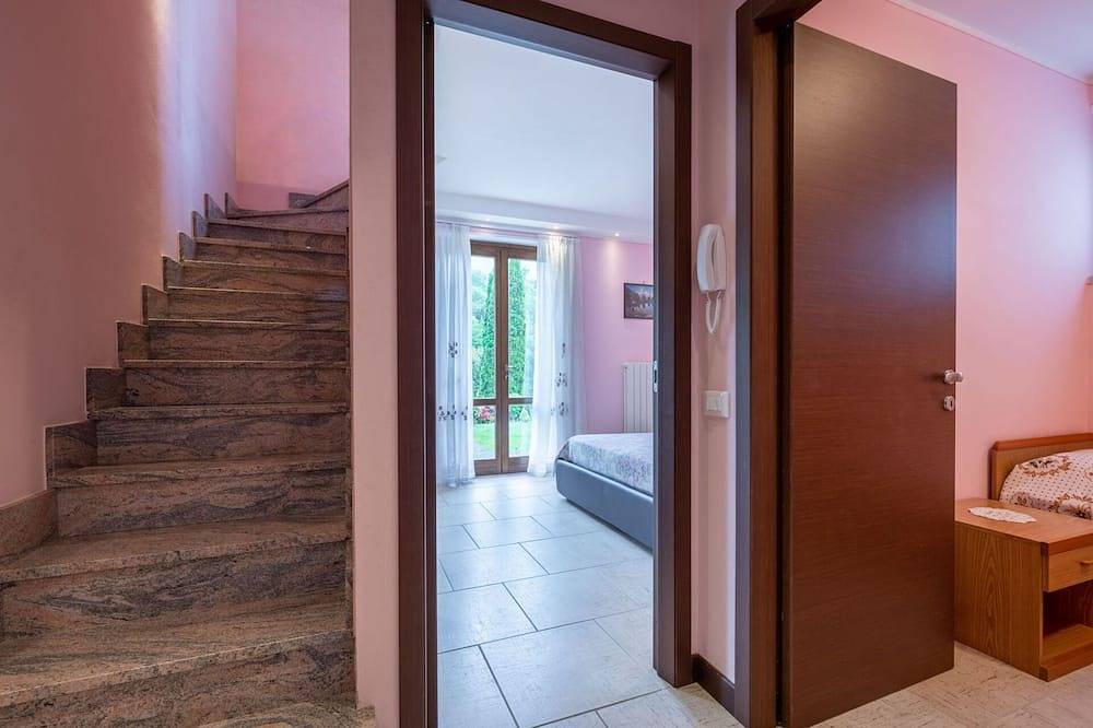 Schönes alleinstehendes Ferienhaus für 4 Leute mit  W-Lan, Tv und Terrasse in Mergozzo, Comune di Mergozzo