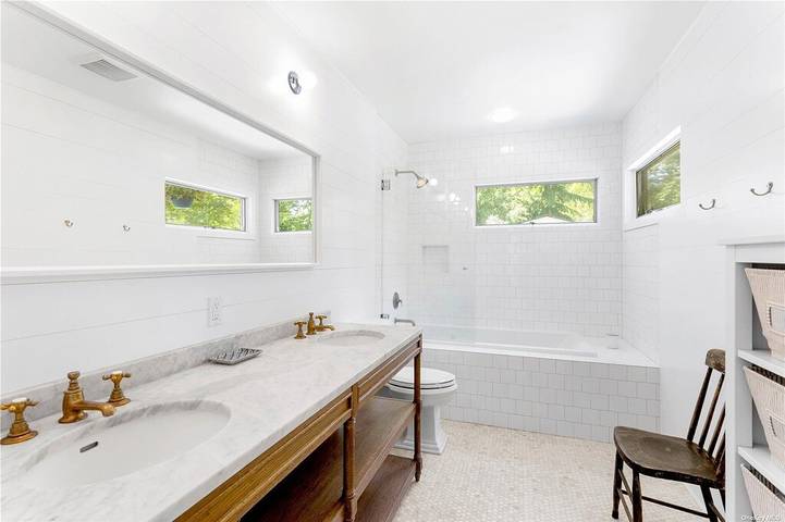 Cottage for 6 people, with balcony, with pets in Long Island