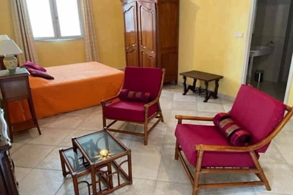 Gite 2 persons with patio, swimming pool, la closerie de Besocia (site)  in Bezouce, Region de Nimes