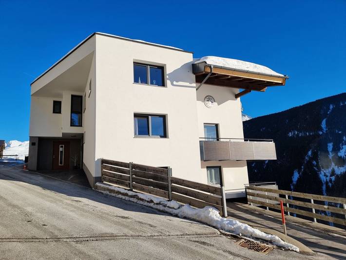 Ferienwohnung für 6 Personen, mit Balkon und Garten in Kappl