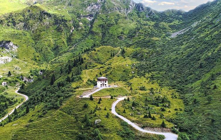 Location de vacances pour 9 personnes, avec Jardin à Paluzza