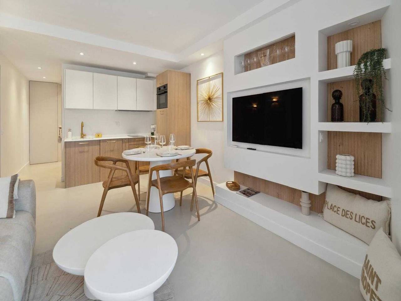 Entire apartment, Chic 2Br/4P Apartment – Saint-Tropez Lices

 in Saint-Tropez, Draguignan region