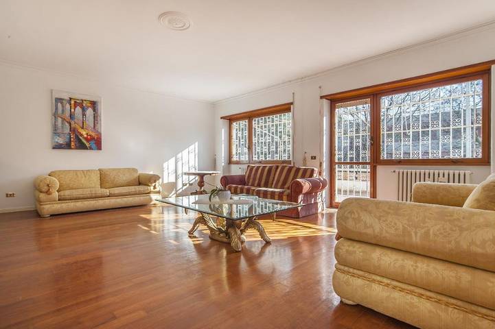 Appartamento per 9 persone, con terrazza a Eur (Roma)