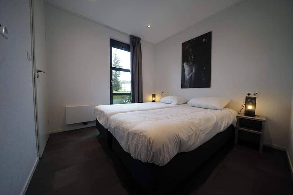 Chalet with 2 bedrooms and a terrace in Velsen-Zuid, Niederländische Nordsee