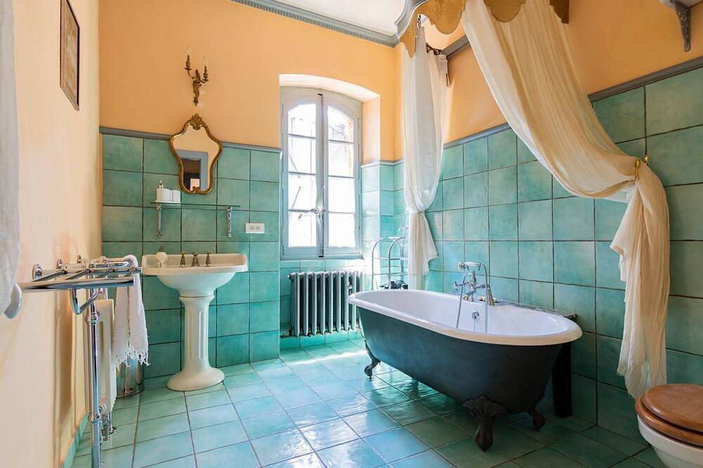 Chateau Gaillac - Ten Bedroom Castle, Sleeps 20 in Gaillac, Albi region