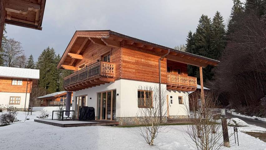 Chalet für 10 Personen, mit Terrasse und Garten in Haus