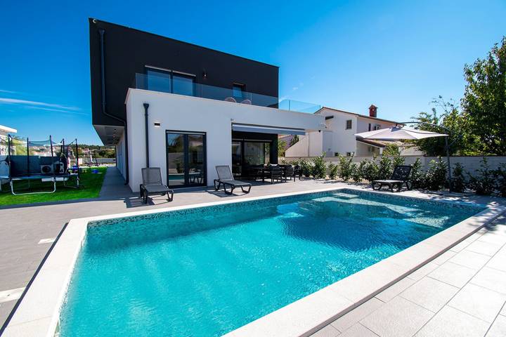 Villa für 8 Personen, mit Balkon und Pool in Pula - 2