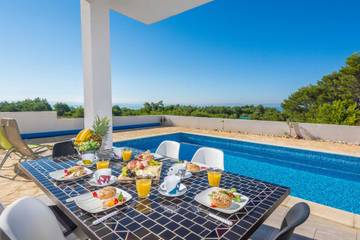 Ferienhaus für 8 Personen, mit Pool und Balkon, kinderfreundlich auf Vir