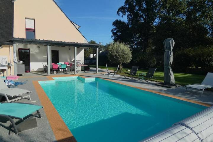 Chambre d’hôte pour 2 personnes, avec vue ainsi que piscine et jardin dans le Morbihan