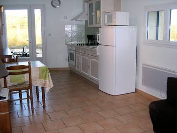 Gîte pour 2 personnes, avec piscine ainsi que jardin et terrasse à Divajeu