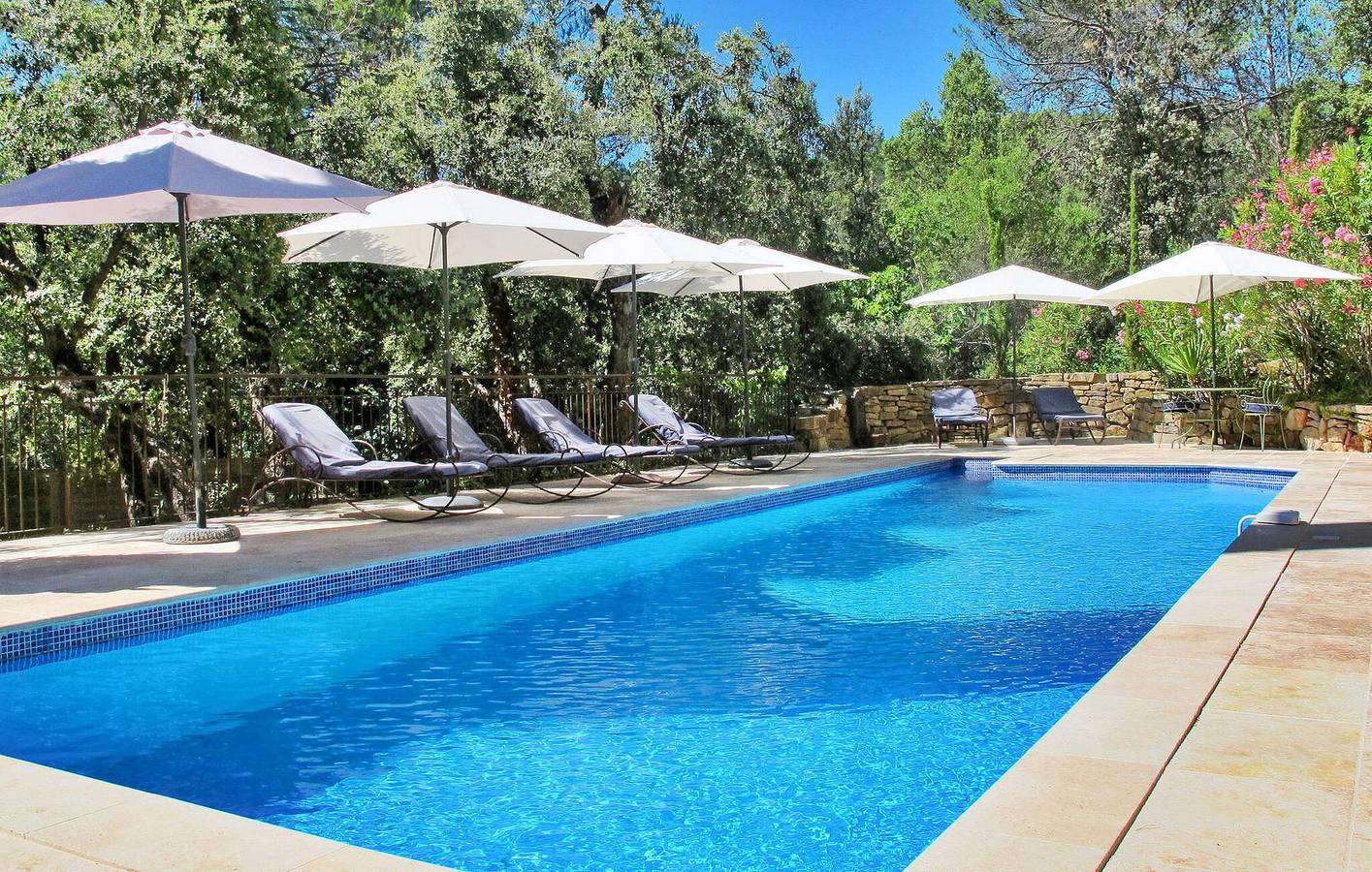 Appartement confortable de 250 m2 avec climatisation, piscine, parking et WiFi in Correns, Région de Brignoles