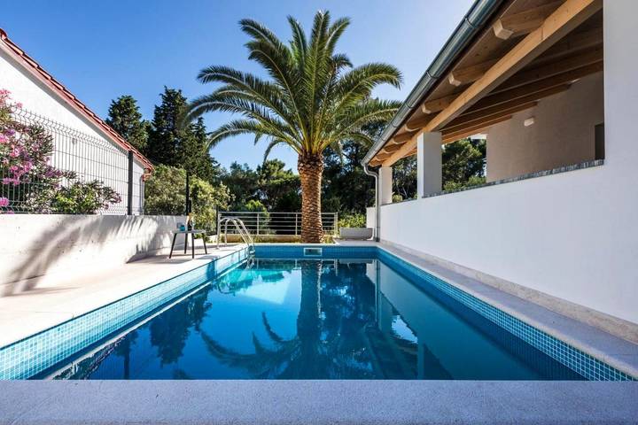 Ferienhaus für 6 Personen, mit Terrasse und Garten sowie Pool und Ausblick