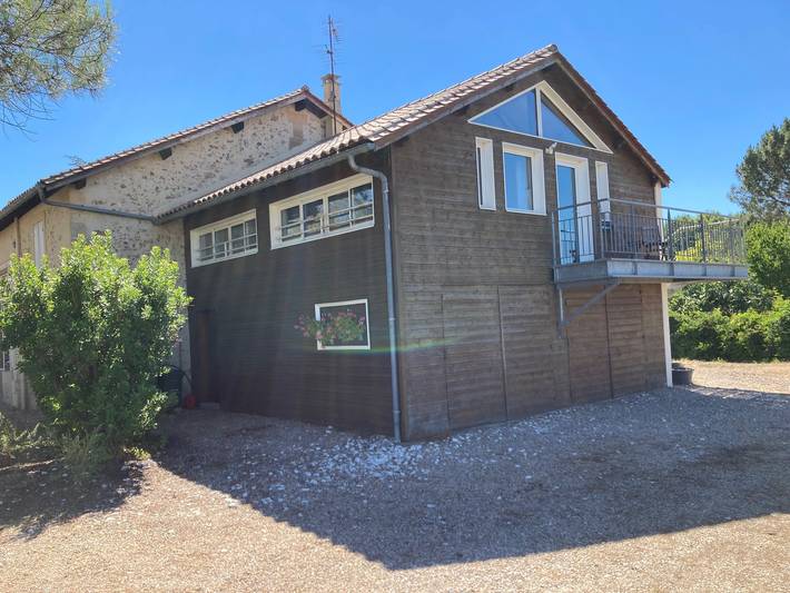 Gîte pour 2 personnes, avec piscine, animaux acceptés à Lamothe-Montravel
