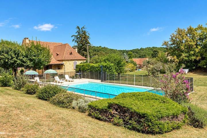 Location de vacances pour 6 personnes, avec Terrasse ainsi que Jardin et Piscine à Saint-Avit-Sénieur