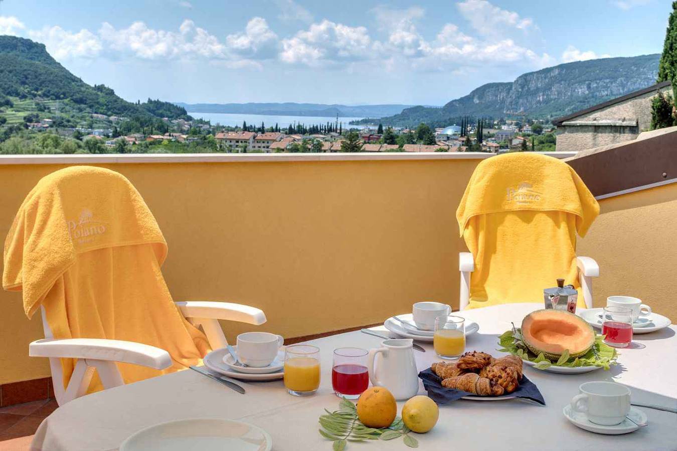 Apartamento vacacional entero, Apartamento vacacional con balcón o terraza con vista al lago, Wifi y aire acondicionado  in Garda, Montañas Garda