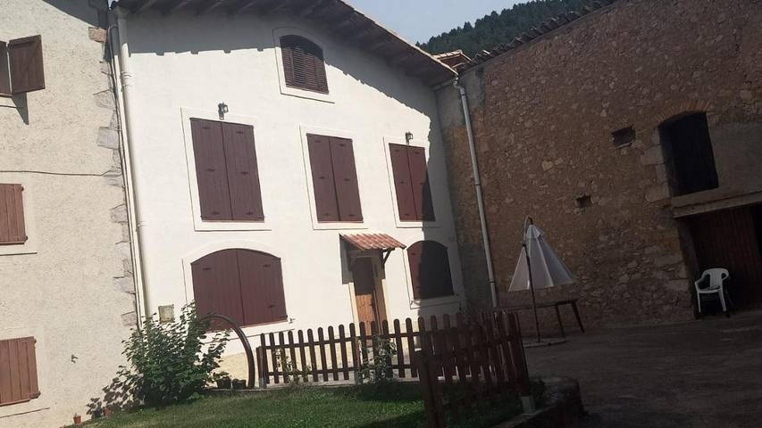 Casa rural para 6 personas, con jardín además de vistas y terraza en Berguedà - 2