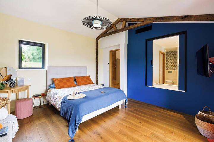 Appartement entier, Studio Baïgura spacieux, vue sur les montagnes, accès direct piscine & spa in Hasparren, Région de Bayonne